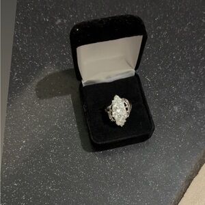 Stunning Silver Women's Ring with Crystal Design